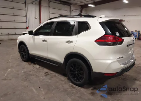 2017 Nissan Rogue Sv z USA, uszkodzony, nr VIN 5N1AT2MV7HC893173